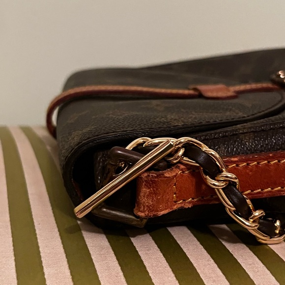 Louis Vuitton Crossbody! - Picture 4 of 16